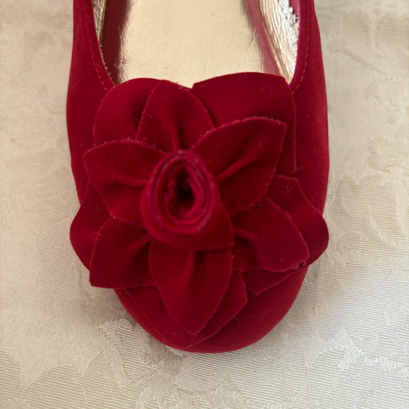 NWOT Lalla Red Velvet Rose Accent Flats, Size 7 - Picture 4 of 9